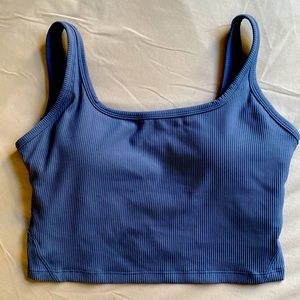 Ribbed cropped sports tank top with padding included!